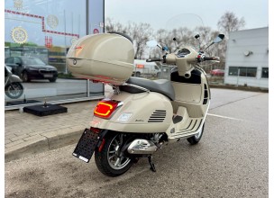 ﻿﻿﻿Piaggio Vespa GTS 300
