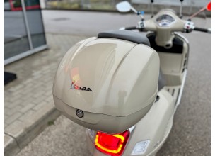 ﻿﻿﻿Piaggio Vespa GTS 300