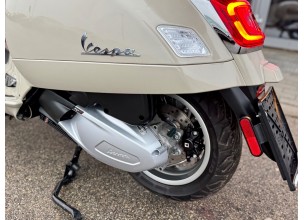 ﻿﻿﻿Piaggio Vespa GTS 300
