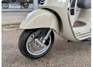 ﻿﻿﻿Piaggio Vespa GTS 300